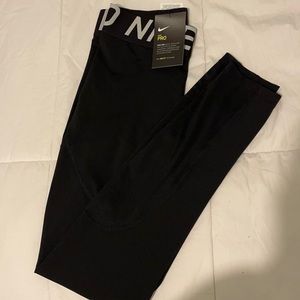 NWT. Nike Pro black leggings